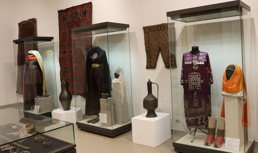 Уникальная вышивка, оружие и фото прекрасных горянок: в Омск привезут выставку из Национального музея Республики Дагестан 