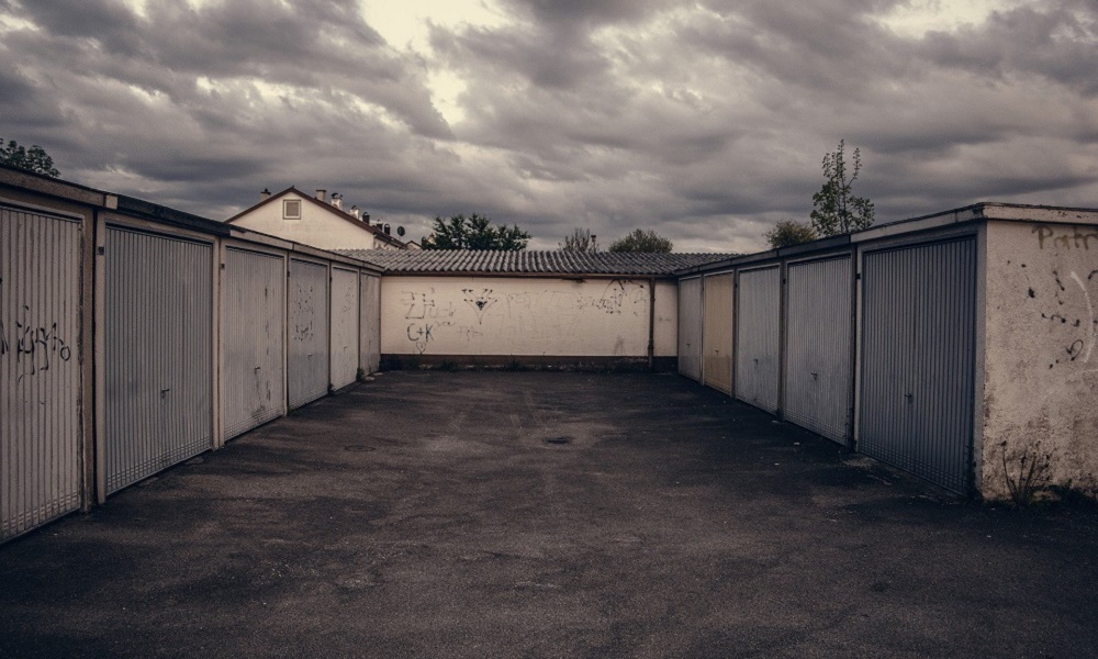 В Омской области проведут переоценку стоимости гаражей, домов и торговых комплексов