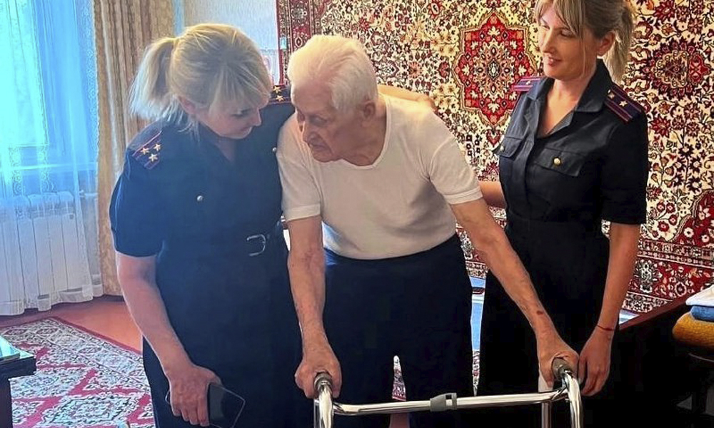 В Омске следователи СК России оказали помощь 98-летнему ветерану Великой Отечественной войны