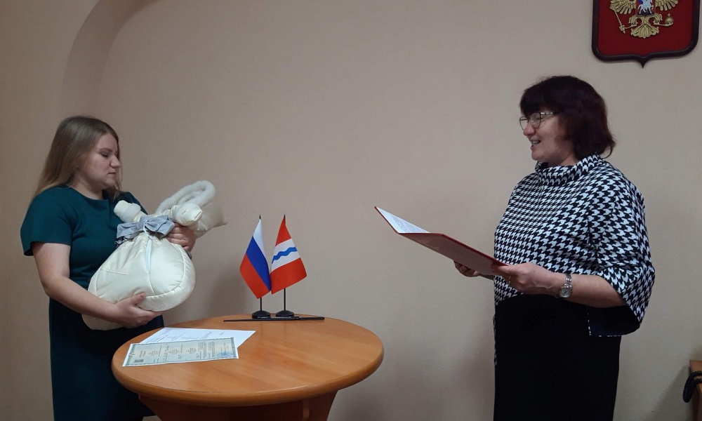 Рождение 100-го малыша зарегистрировали в Омской области 