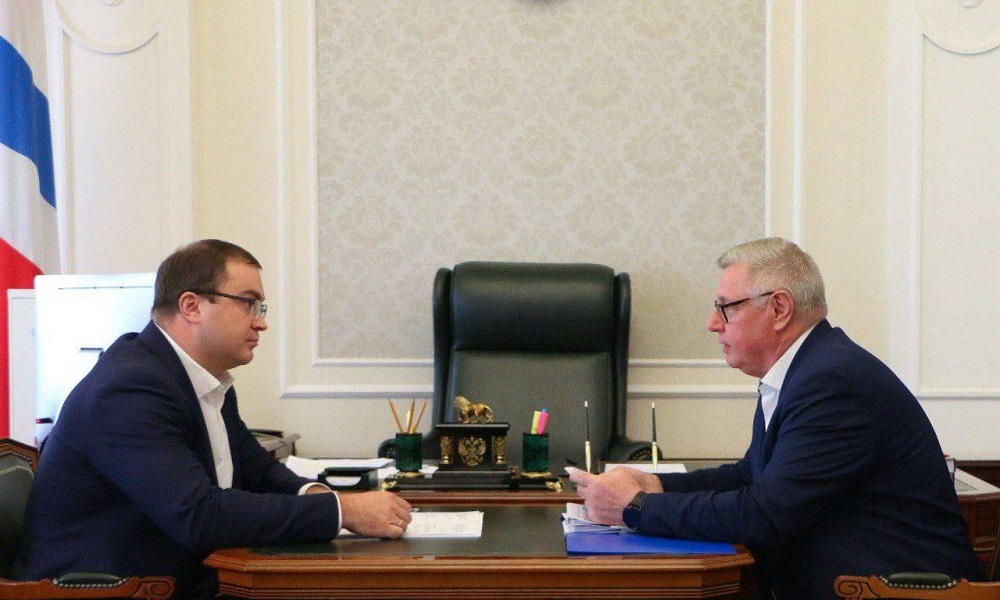 Виталий Хоценко провёл рабочие встречи с руководителями Тюкалинского и Нововаршавского районов 