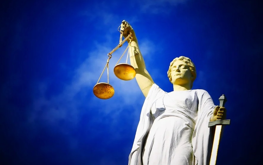 До 20 лет колонии грозит жителю Омской области, развращавшему своих дочерей