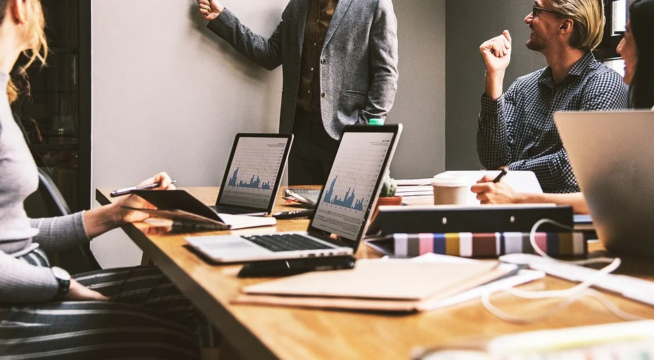 Более половины жителей Омской области считают себя счастливыми