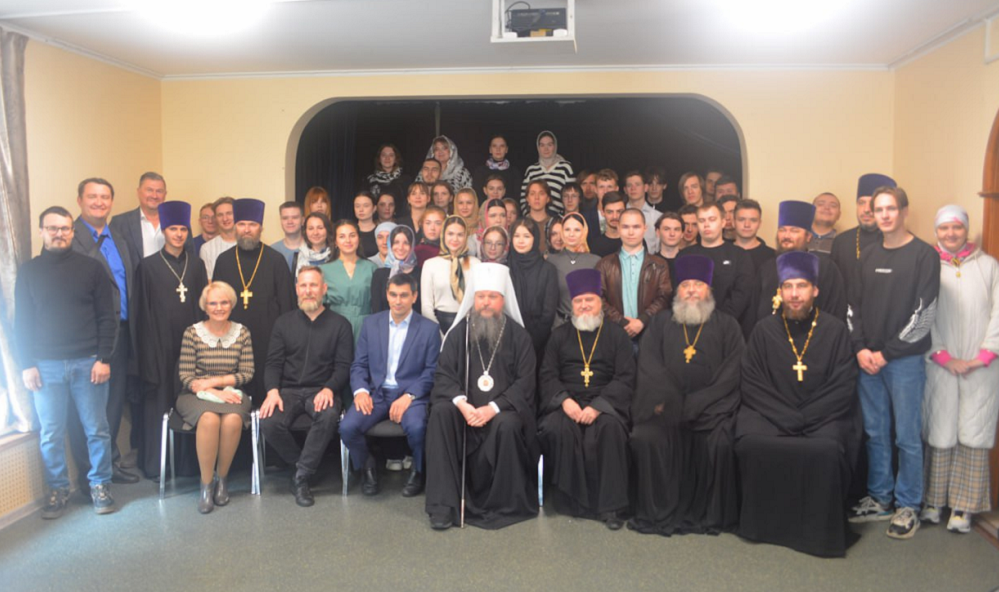 Митрополит Дионисий отслужил молебен в храме святой мученицы Татианы при ОмГУ имени Ф.М. Достоевского