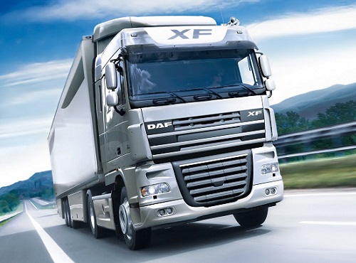 В Омске грузовик столкнулся с тремя легковушками