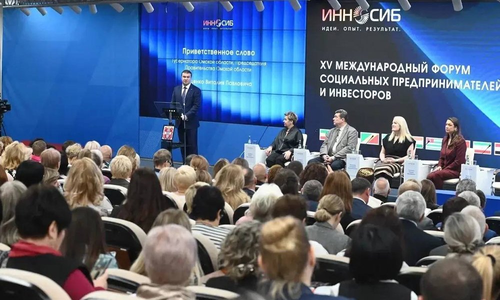Виталий Хоценко открыл юбилейный форум ИННОСИБ-2026 в Омске
