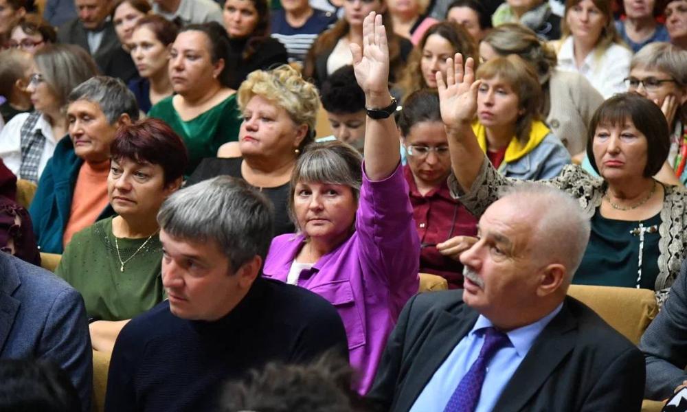 Виталий Хоценко лично пообщался с жителями Нижнеомского района 