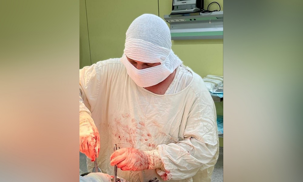 Омские медики удалили женщине опухоль весом 17 килограммов