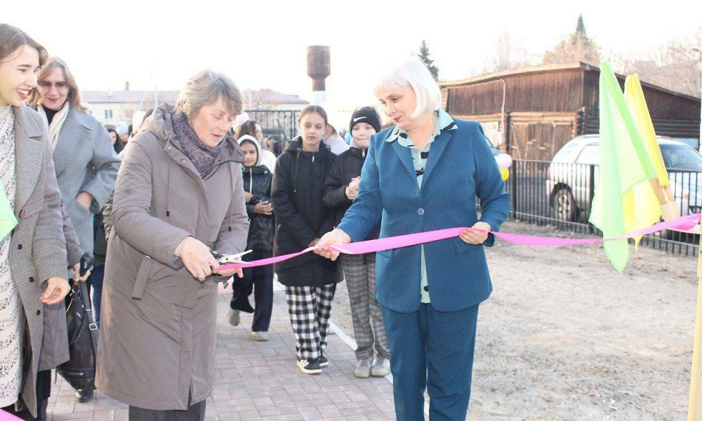 В Усть-Ишимском районе благоустроили площадку у детской школы искусств