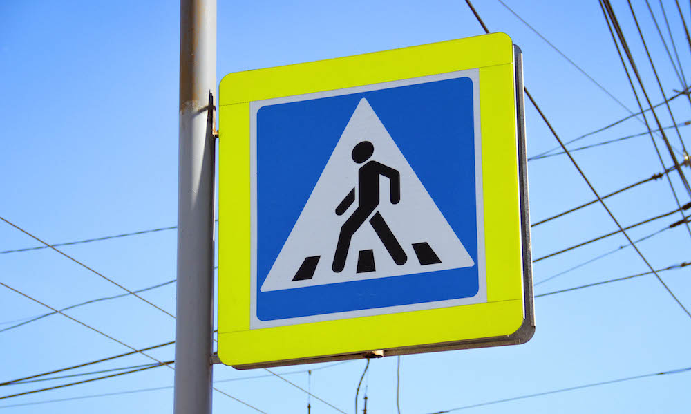 В 2020 году в Омске сделано 40 "зебр" и 24 светофора у школ за 32 млн рублей