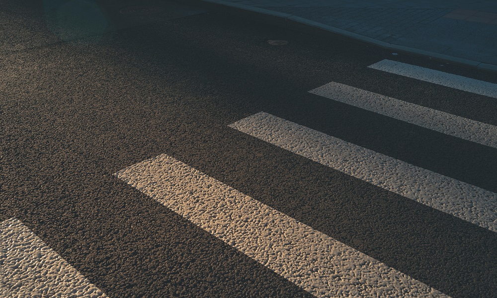 В 2022 году на обустройство пешеходных переходов возле омских школ и детсадов направят около 70 млн рублей