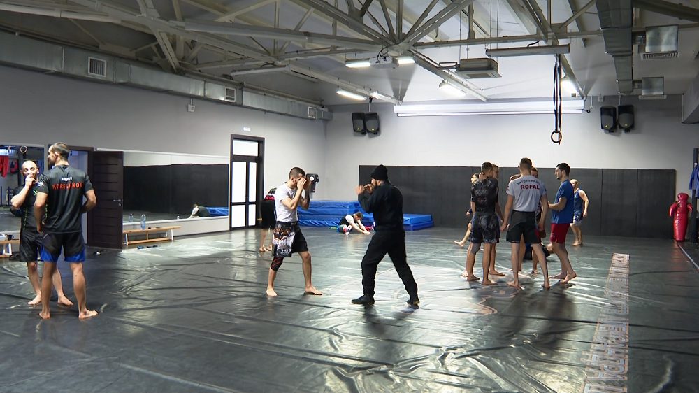 Сразу два омских бойца выступят на турнире Bellator 269