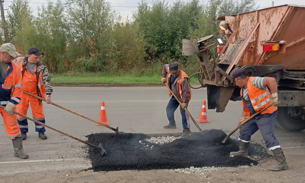 В Омске за выходные 340 специалистов УДХБ выполнили работы по содержанию улично-дорожной сети