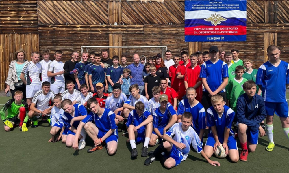 В преддверии Международного дня борьбы с наркоманией омские полицейские организовали спортивный праздник