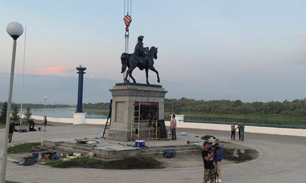 Сергей Шелест объяснил, почему памятник Ивану Бухгольцу обращён к Иртышу