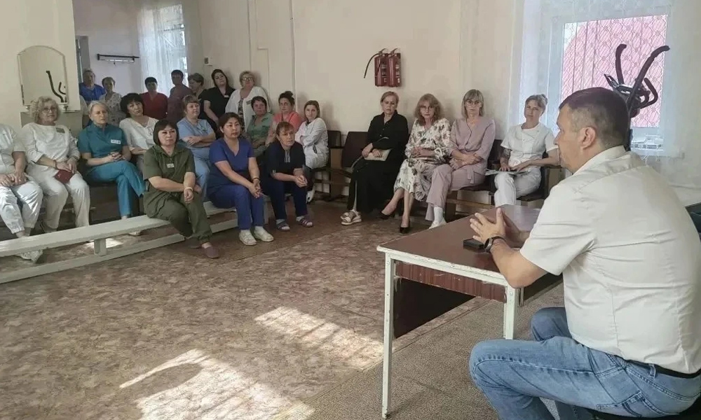 В Павлоградском районе победители предварительного голосования «Единой России» встретились с аграриями и жителями