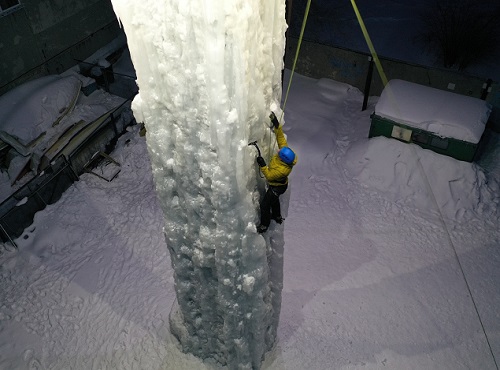 В Омске смельчаки будут штурмовать 12-метровую ледовую стену