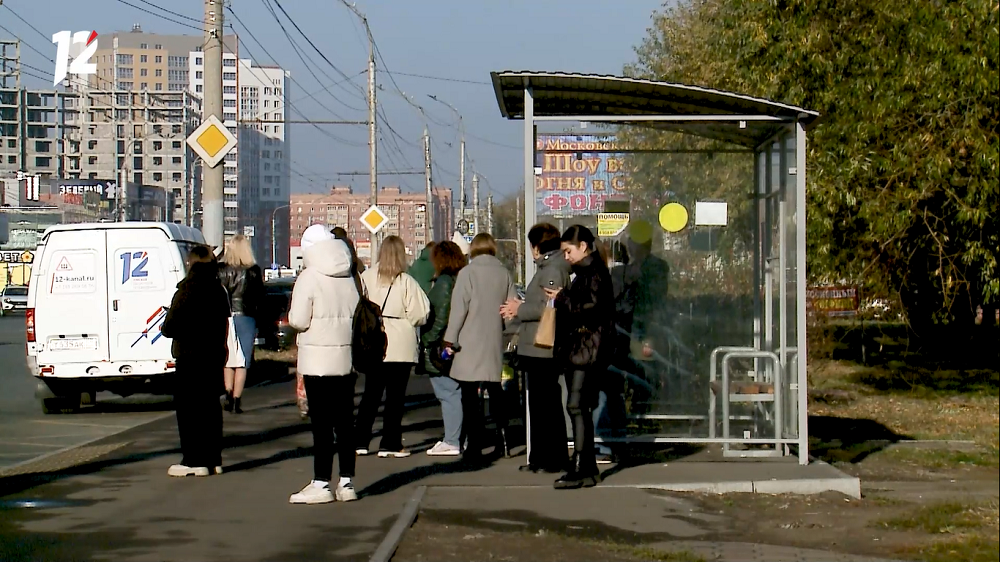 До конца года в Ленинском округе Омска установят ещё один остановочный павильон