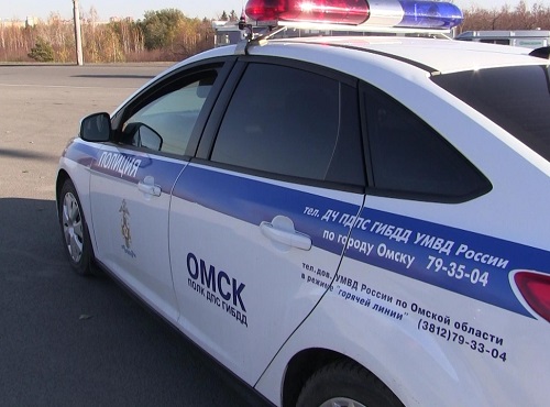 На омской трассе Kia влетела в Mercedes