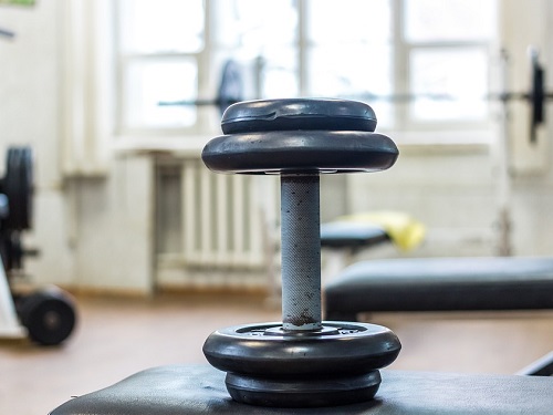 Владельца одного из омских фитнес-клубов обманули на 255 тысяч рублей