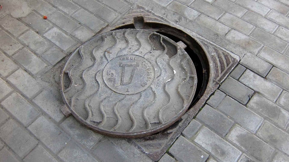 Омичам рассказали, куда сообщать об опасных колодцах