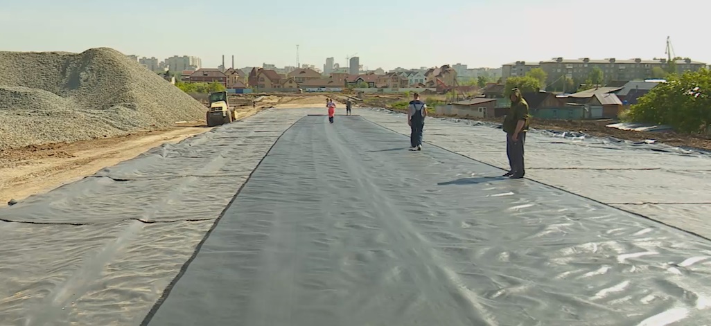 Дорога-дублёр улицы им. 70 лет Октября уже готова на 85%