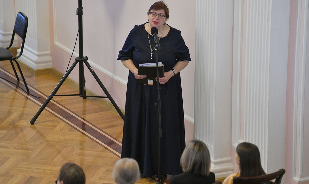 Слушать классику осознанно: Омская филармония приглашает на лекции музыковеда Елены Комаровой