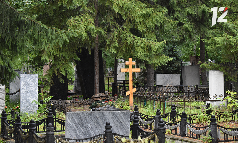 В Омске приведут в порядок территории у кладбищ и увеличат количество транспорта в Родительский день