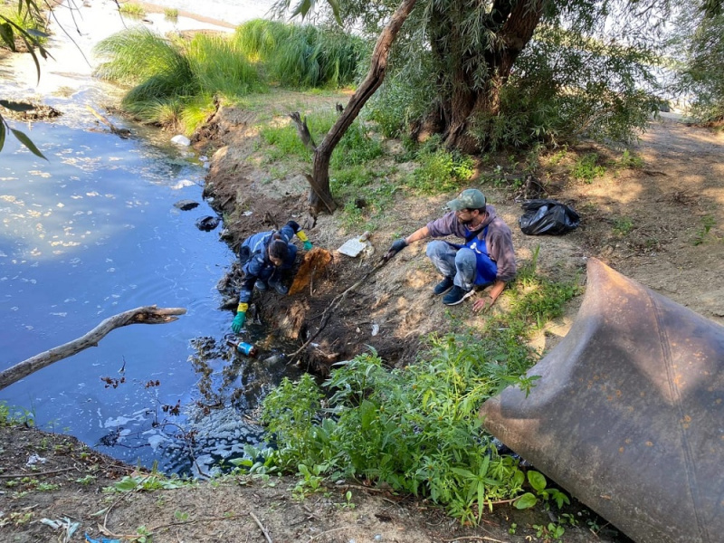 Омские волонтёры наводят порядок вблизи городских водоёмов