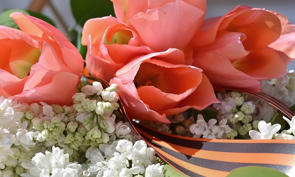 На омича, который поджёг венки у памятника героям Великой Отечественной войны, завели уголовное дело [ОБНОВЛЕНО]