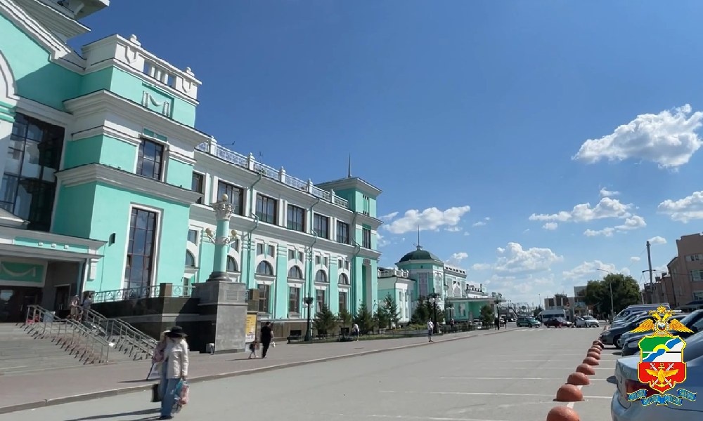 В Омске знакомство на Привокзальной площади обернулось грабежом