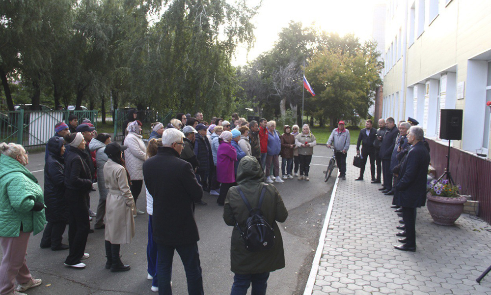 Представители ресурсоснабжающих компаний встретились с омичами, проживающими в частном секторе на 19-й Линии