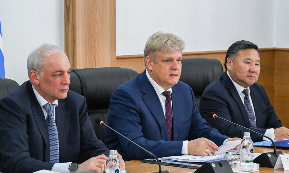 Полпред президента Анатолий Серышев и замруководителя администрации президента Магомедсалам Магомедов обсудили нацполитику в СФО