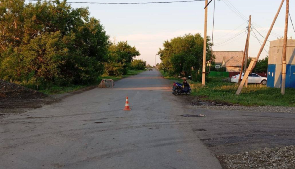 В Омкой области мужчина на скутере сбил 6-летнюю велосипедистку