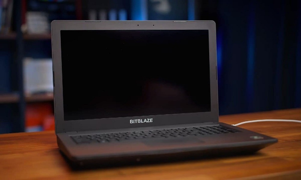 Омские разработчики создали первый отечественный ноутбук на процессоре «Байкал-М» 