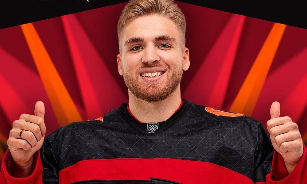 У нападающего омского «Авангарда» Игоря Мартынова родился сын 