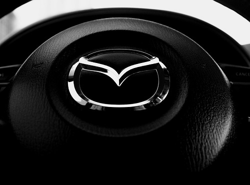 В Омске Mazda сбила двух пенсионерок на "зебре"