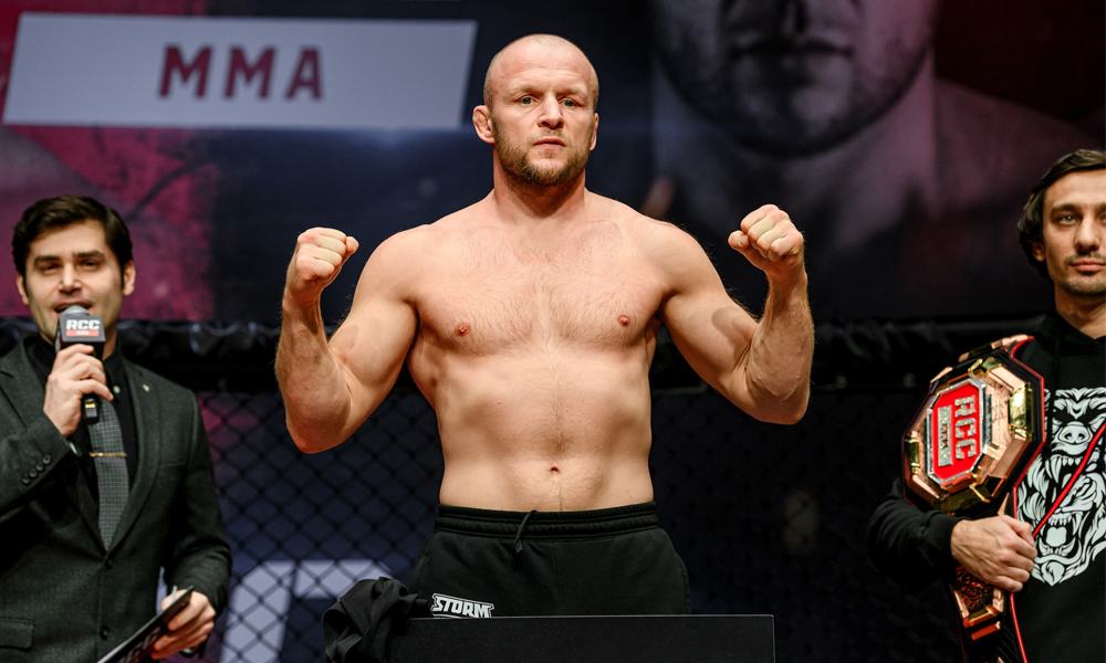 В Омске может пройти бой между казахстанцем Дауреном Ермековым и Александром Шлеменко 