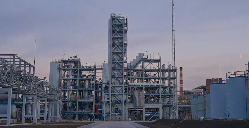 В «Омский каучук», ТГК-11 и «Первую грузовую компанию» из-за выбросов нагрянет федеральный Росприроднадзор