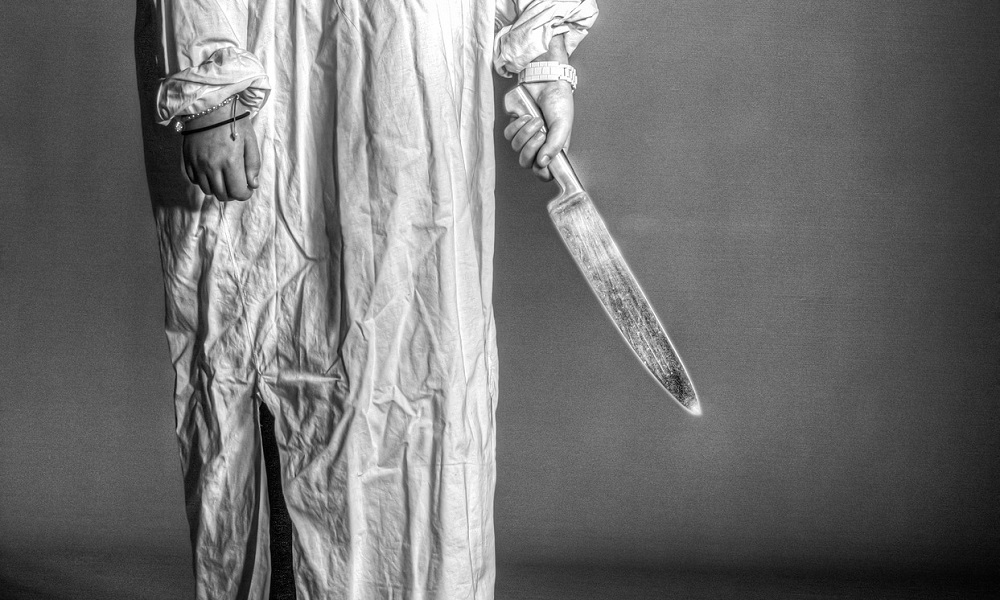 Омичка напала с ножом на своего возлюбленного из-за разных музыкальных предпочтений