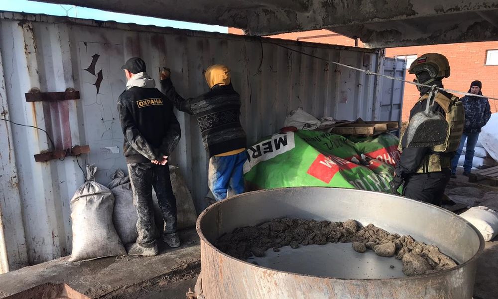 Омские пограничники пресекли попытку незаконного вывоза 18 тонн Артемии Салина