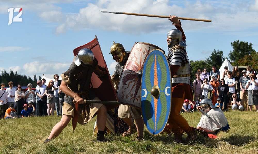17 веков истории на одной поляне: в Омске состоялся фестиваль реконструкторов «Щит Сибири»