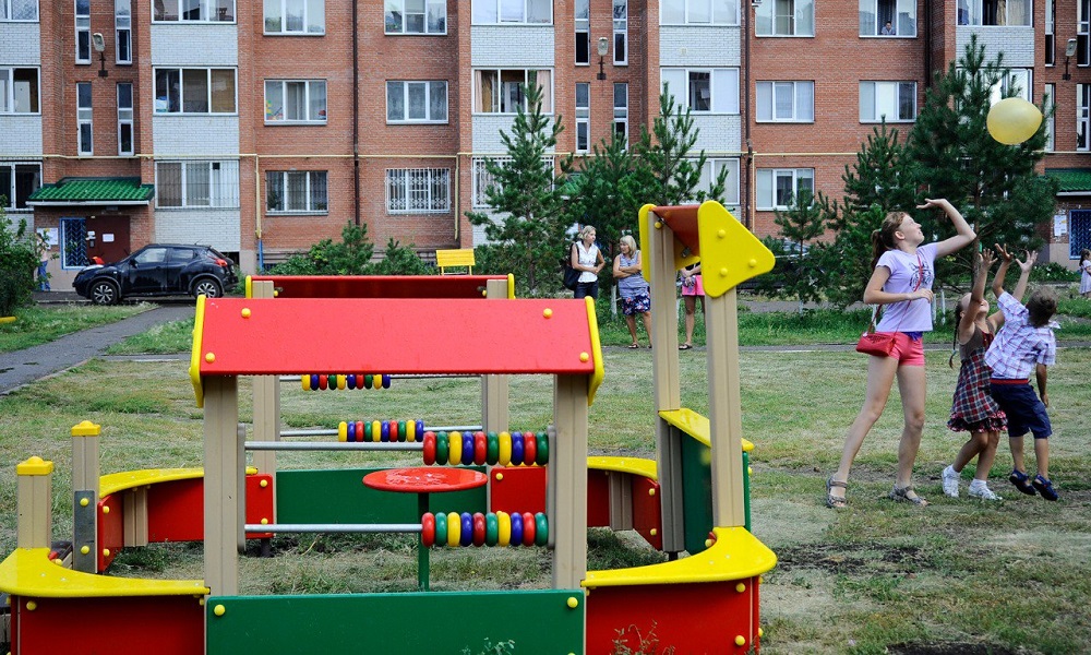 В Омске продолжают принимать заявки на ремонт дворов