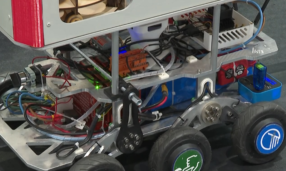 Разработку молодых инженеров «робот-стюард» высоко оценили на Всероссийском конкурсе в Екатеринбурге