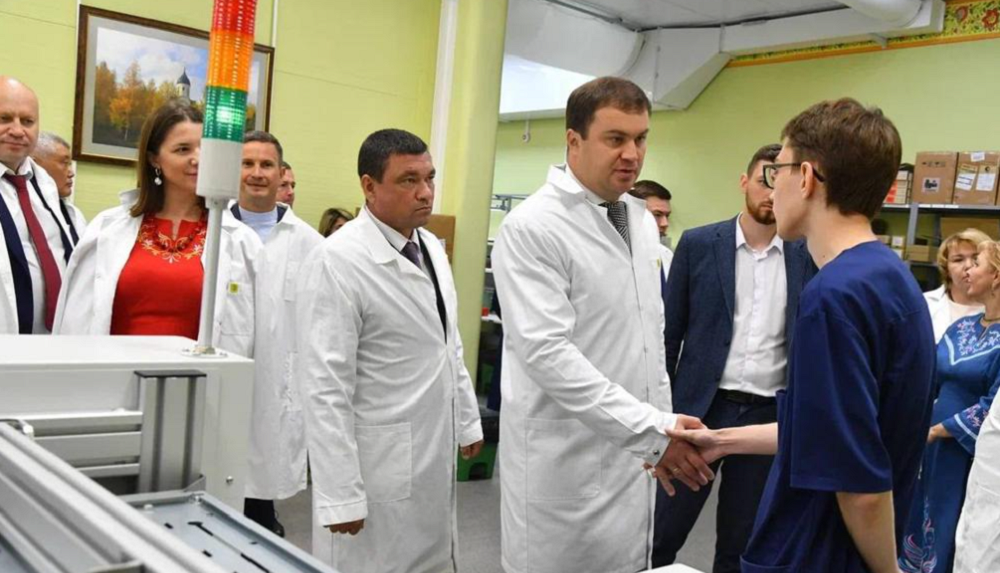 Виталий Хоценко вместе с мэром Омска  и главой ЦАО посетил производственную площадку НПО «Мир» 