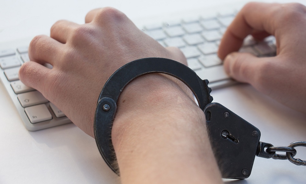 В Омской области сотрудник магазина оформлял кредиты на своих клиентов