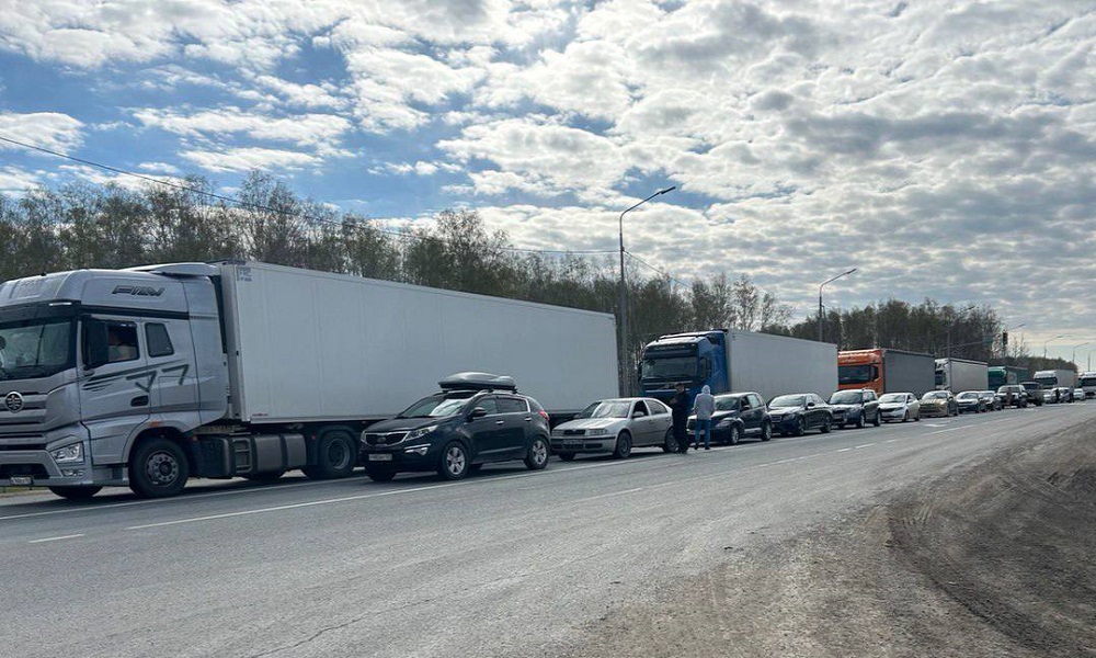 В Омской области частично ограничили движение по трассе Тюмень — Омск для грузовиков 