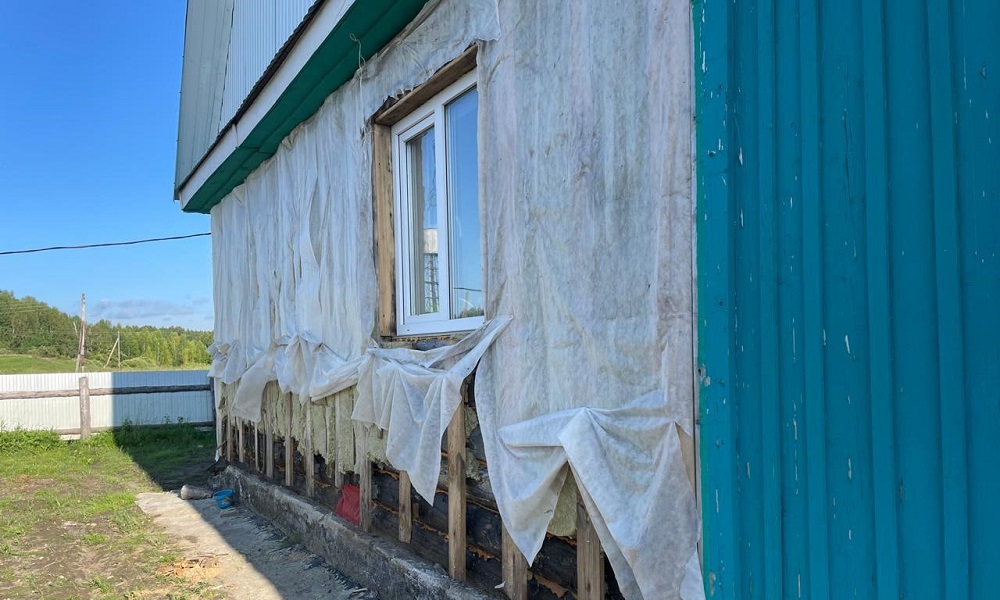 Виталий Хоценко поручил направить бригаду строителей в деревню Слободчики, чтобы восстановить дома, пострадавшие от паводка