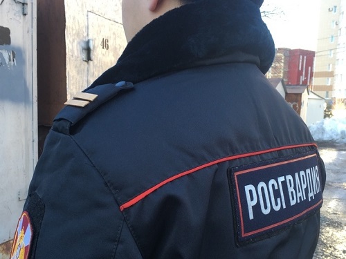 В Омске в салоне попавшего в ДТП автомобиля обнаружили шприцы и свёртки с неизвестным порошком