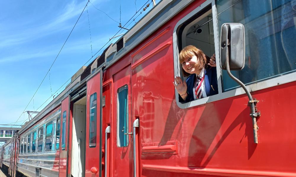 Омичам предлагают пользоваться пригородными электропоездами в связи с закрытием Ленинградского моста